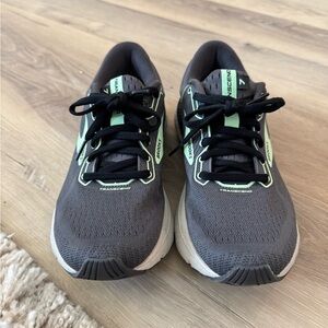 Brooks Transcend